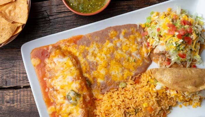 Enjoy a Mexican combo plate at Mi Guadalajara Restaurant, the top spot in Escondido for flavor!.